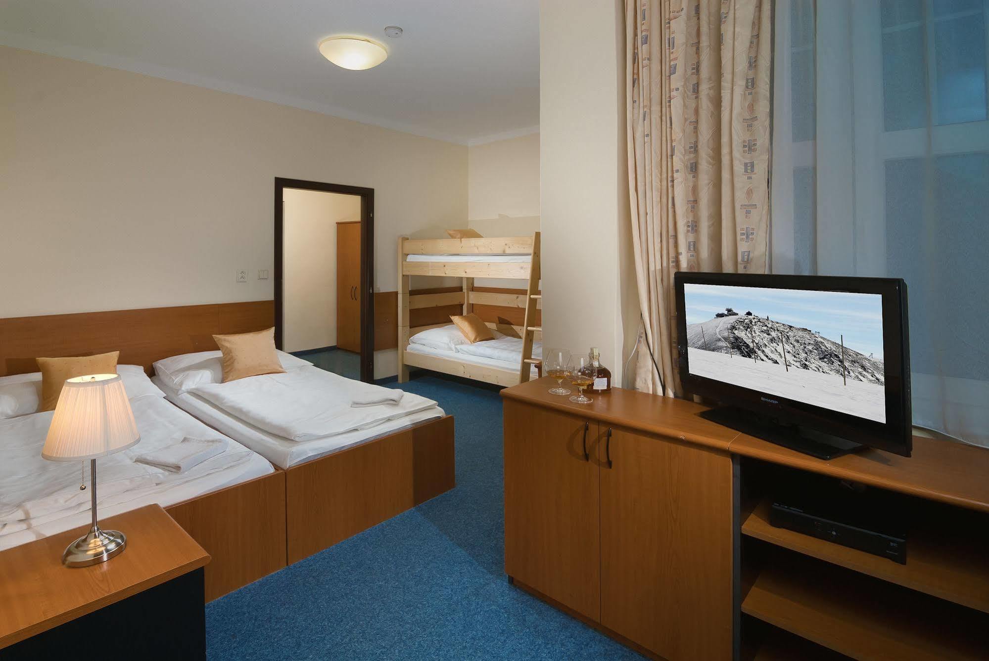 Lyzarska Bouda Domovina Hotel ชปินด์เลอรูฟ มลิน ภายนอก รูปภาพ